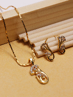 ImitationBazaar Gold-Plated Leaf Shape Chain Pendant with Earrings